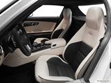  Front seats from Drivers Side photo